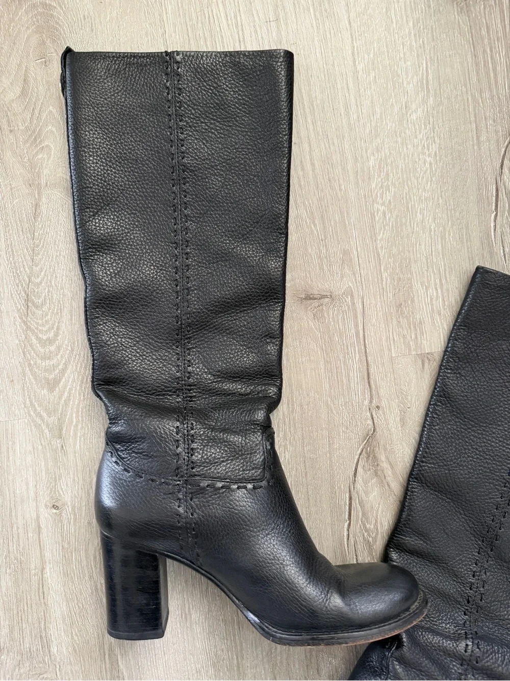 Tory Burch Black Pebbled Leather Heeled Boots Womens size 7.5